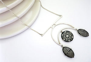 Elegant, minimalist, artisanal Bidri necklace - Lai