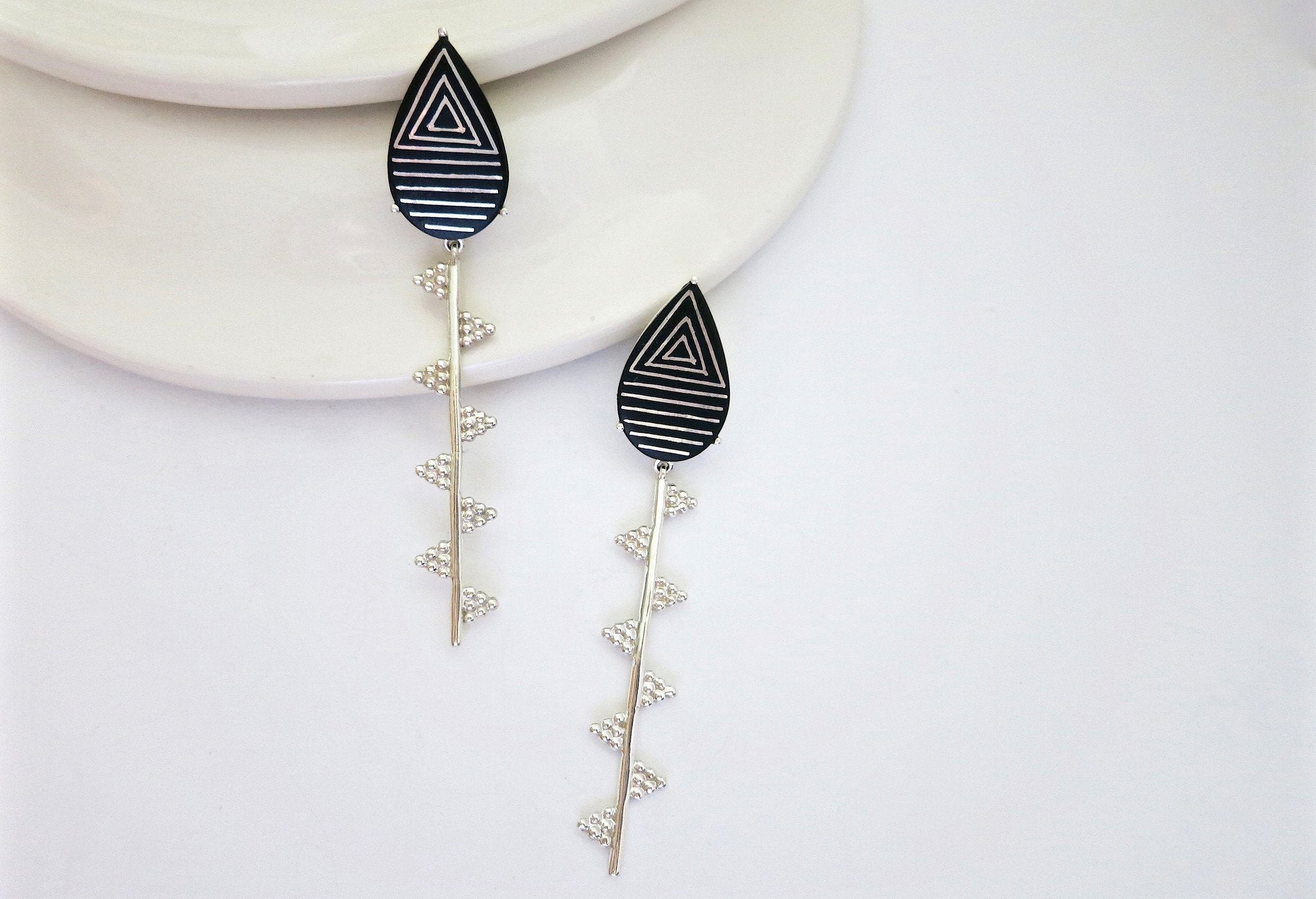 Exquisite, sleek, long Bidri earrings - Lai
