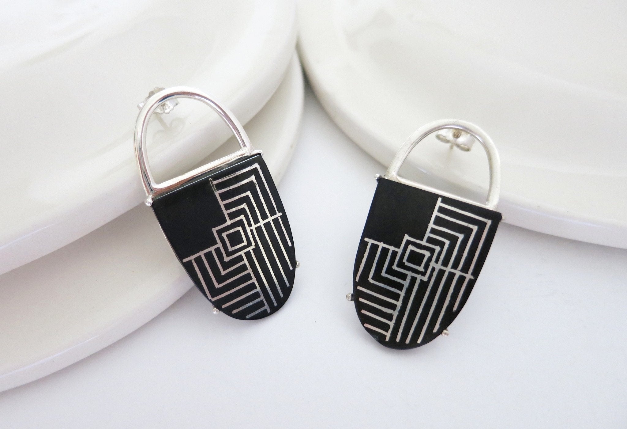 Opulent yet minimalist oval Bidri earrings - Lai